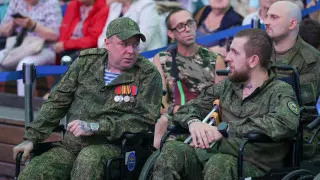 Министерство здравоохранения заявило, что с июня 2023 года психолого-психиатрическую поддержку получили сотни тысяч участников боевых действий, в регионах открыто более 2,7 тысячи специализированных кабинетов и запущено приложение «СтресСкан» для раннего выявления нарушений.