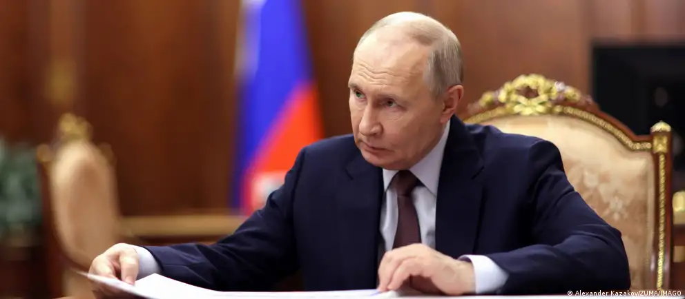 Новый закон меняет правила антикоррупционного контроля: государство больше не будет проверять сделки чиновников и их семей, совершённые до вступления в брак и до назначения на госдолжность, а декларации о доходах будут подаваться в укрупнённом виде.