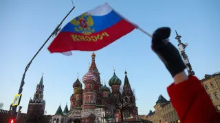 Просроченная задолженность компаний перед поставщиками и контрагентами достигла рекордных 8,2 трлн рублей, что эквивалентно почти 4% ВВП. Рост долгов связывают с повышением налогов, сокращением расходов бюджета и ухудшением спроса.