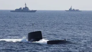 Правительство Японии радикально смягчило правила военного экспорта, открыв путь к поставкам ракет, кораблей, подлодок и самолетов за рубеж. В исключительных случаях доступ к японскому вооружению может получить и Украина, хотя прямые поставки в зоны боевых действий формально запрещены.