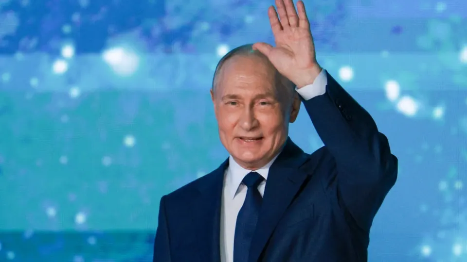 Президент России заявил, что во время ограничений доступа к интернету должны продолжать работать Госуслуги, платёжные системы и сервисы записи к врачу, а граждан необходимо заранее информировать об отключениях.