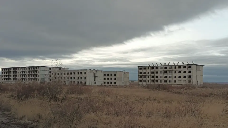Число рождений в России продолжает падать 11-й год подряд и достигло исторического минимума, а демографические цели государства оказываются недостижимыми даже на фоне масштабных программ поддержки и пропаганды многодетности.