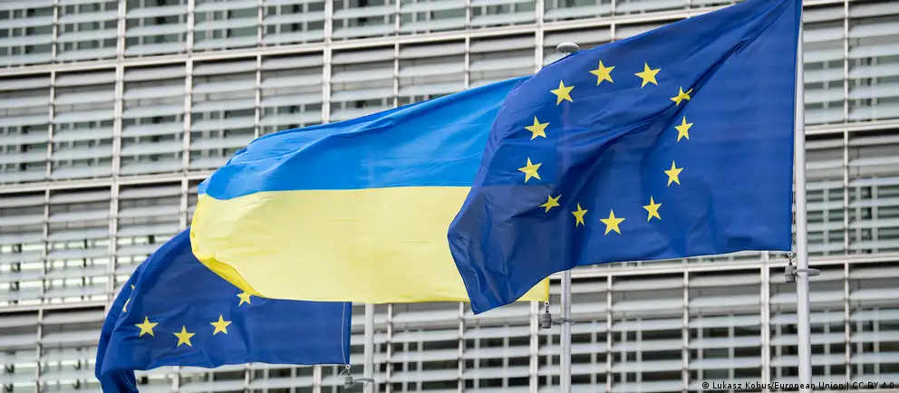 Евросоюз планирует 12 мая утвердить пакет ограничений в отношении лиц и структур, обвиняемых в депортации и принудительном перемещении украинских детей; по оценкам, пострадали более 20 тысяч детей.
