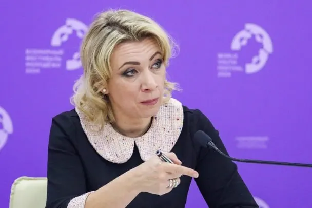 Официальный представитель МИД РФ заявила, что сотрудники Госдепа уведомляют российских дипломатов о том, что их дети, рожденные в США, автоматически считаются гражданами США; по её словам, семьи об этом не просили и узнали позже.