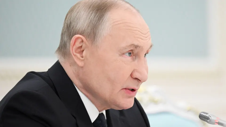 Власти поставили цель увеличить число иностранных обучающихся в российских вузах до 500 тысяч к 2030 году. Одновременно усилилась вербовка иностранцев для участия в боевых действиях, а отдельные вузы получают указания привлекать студентов для военных контрактов.