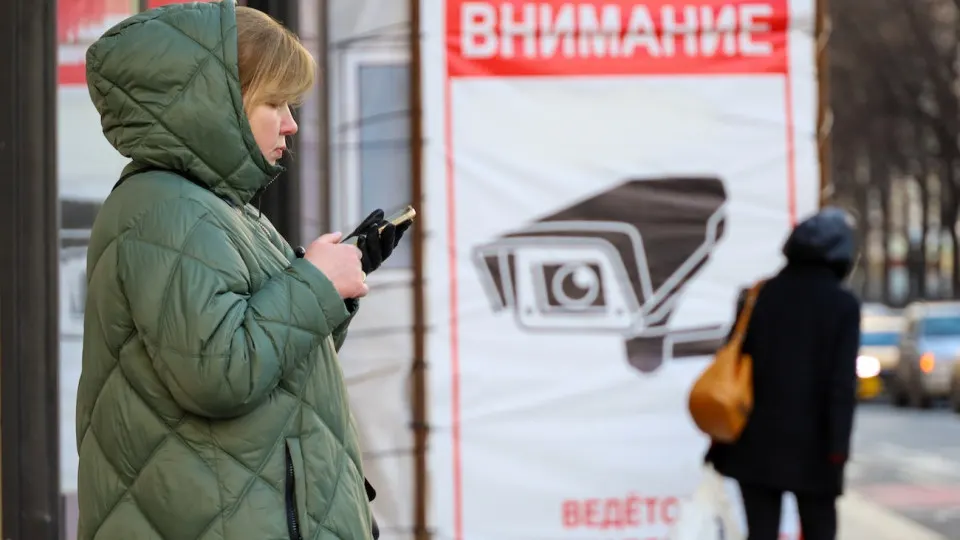 Пользователи сообщают, что мессенджер Мах без согласия удаляет из чатов ссылки на ключи для VPN; при повторной отправке возможна разлогинизация. Платформа и другие госсервисы ужесточают меры против обхода блокировок.