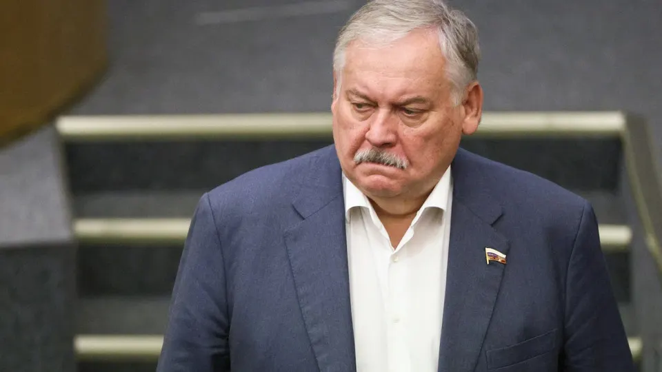 Первый зампред комитета Госдумы Константин Затулин заявил, что Латвия и Эстония нарушили обещания о справедливых условиях для русских. Заявления прозвучали на фоне законопроекта о допуске президенту применения вооружённых сил за рубежом и предупреждений западных разведок о рисках конфликта с НАТО.