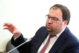 Глава Минцифры на IT‑завтраке ПМЭФ‑2026 заявил, что внедрение механизмов возрастной идентификации в онлайн‑платформы — приоритетная задача ведомства; изучается опыт зарубежных сервисов, в том числе Roblox.