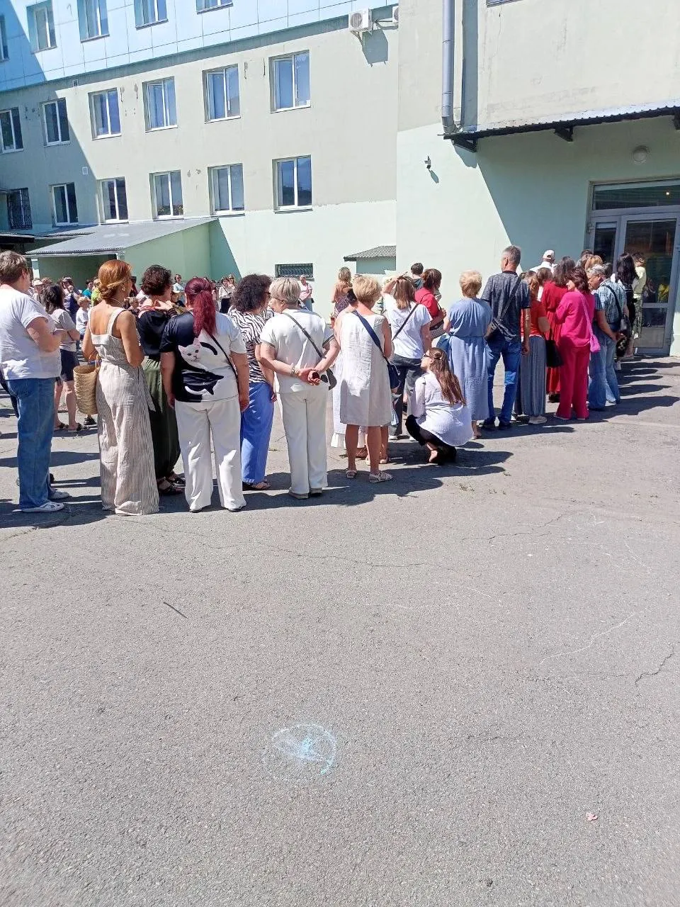 В Детской художественной школе искусств имени Аристова прошла выставка пионов — посетителям показали около 300 сортов, в том числе редкий персиковый пио́н Elsa von Brabant; корень этого сорта оценили в 140 тыс. рублей.