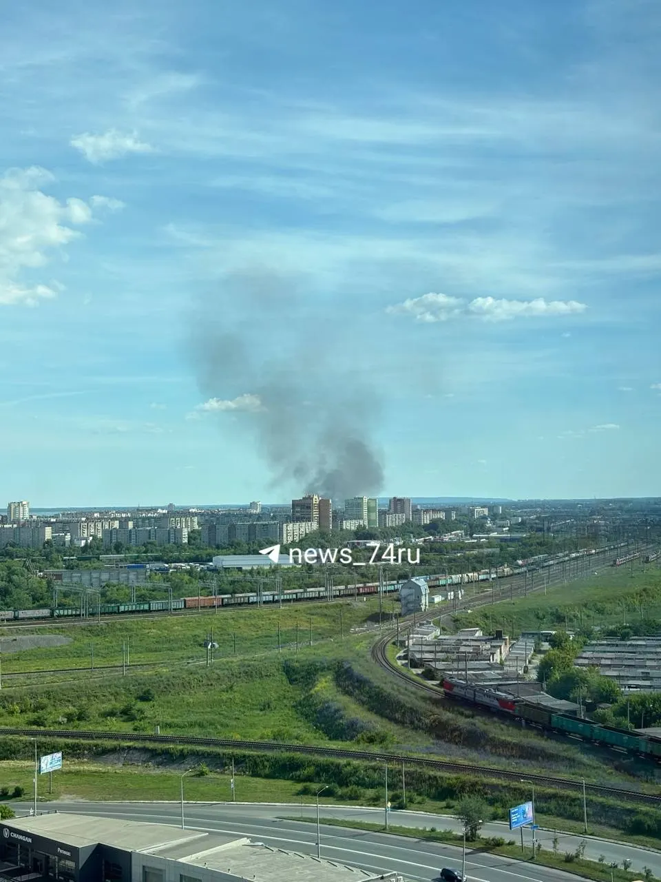 В частном секторе на Барбюса произошёл пожар — очевидцы слышали взрыв, предположительно от газового баллона. На месте работают пожарные и скорая, подробности уточняются.