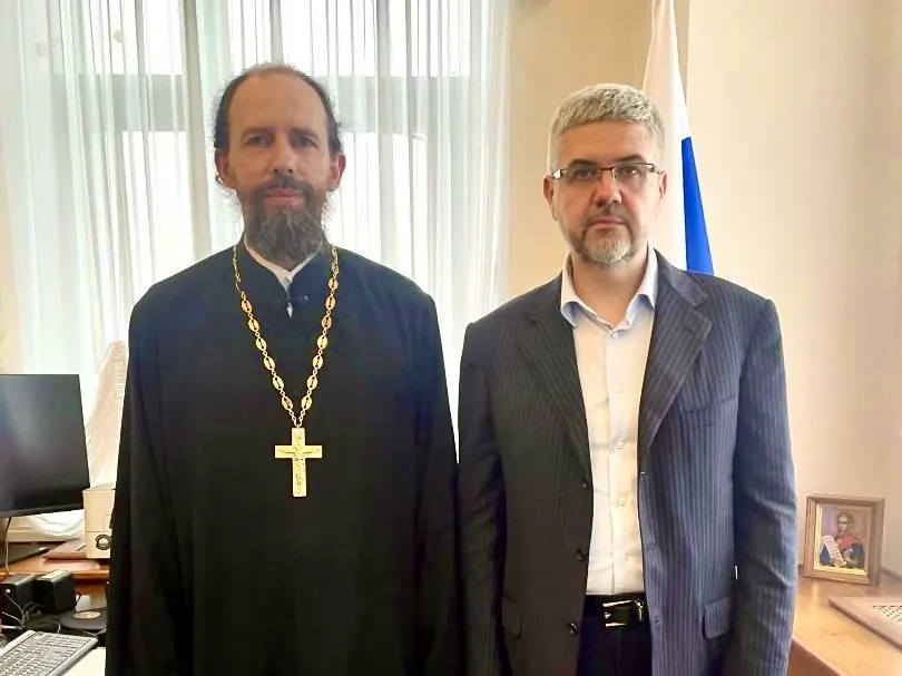 Заместитель министра юстиции заявил, что совместное проживание без официальной регистрации брака представляет угрозу безопасности России; ведомство ведёт мониторинг и готовит изменения в Семейный кодекс.
