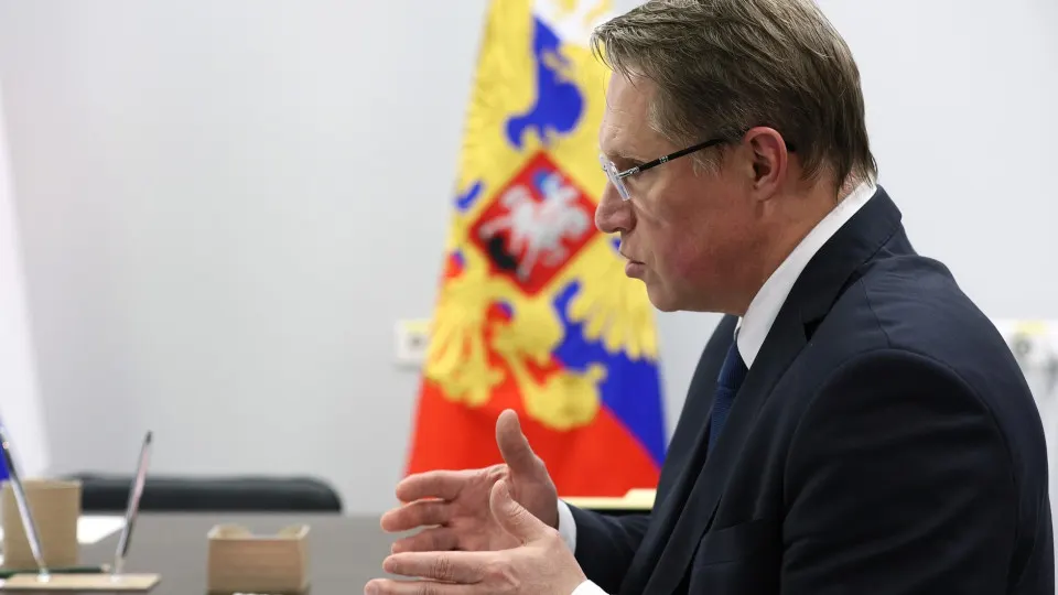 Минздрав сообщил, что большинство ординаторов готовят по целевым договорам; приём в медобразование вырос, а для выпускников медвузов установлен закон об обязательной отработке до трёх лет.