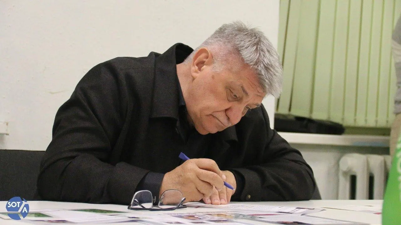 Президент направил телеграмму, в которой отметил вклад Сокурова в кинематограф. Режиссёр при этом в последние годы фактически лишён проката, а в январе 2026 года его исключили из Совета по развитию кинематографии.