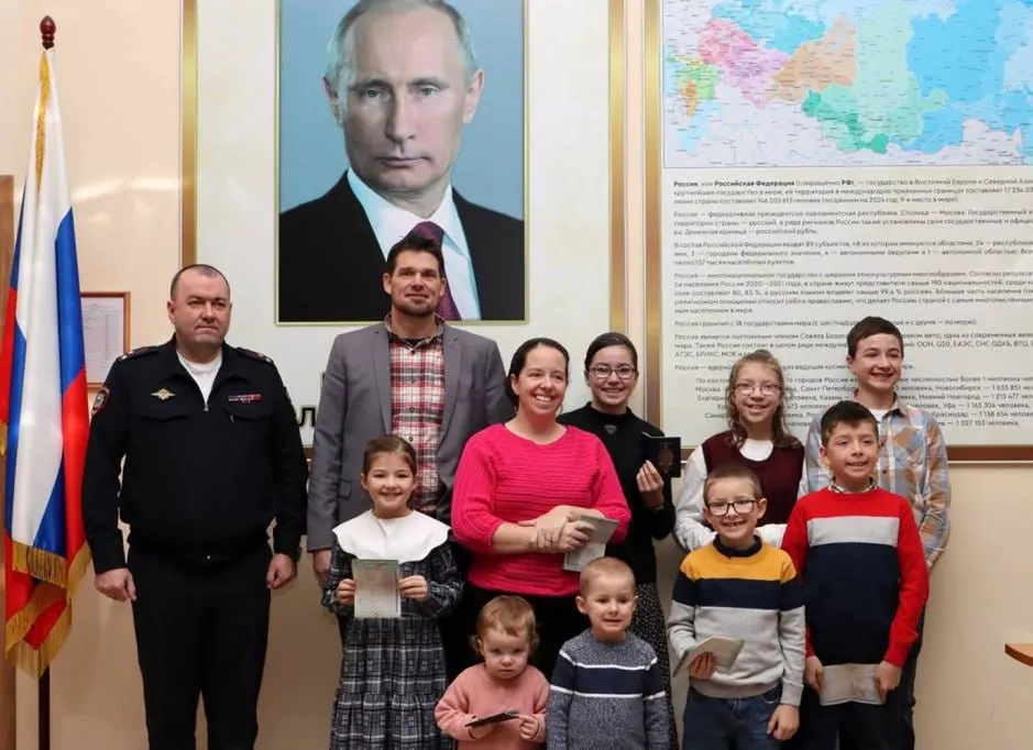 В 2025 году 1112 иностранцев оформили специальную визу для переезда в Россию с последующим упрощённым получением РВП; большинство заявителей — из Германии и Франции.