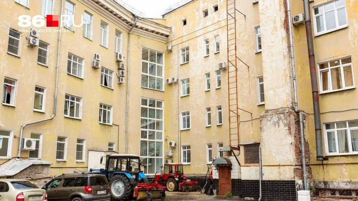 Госдума пояснила, кто принимает решения об обустройстве придомовой парковки и какие согласования и требования нужно учитывать.