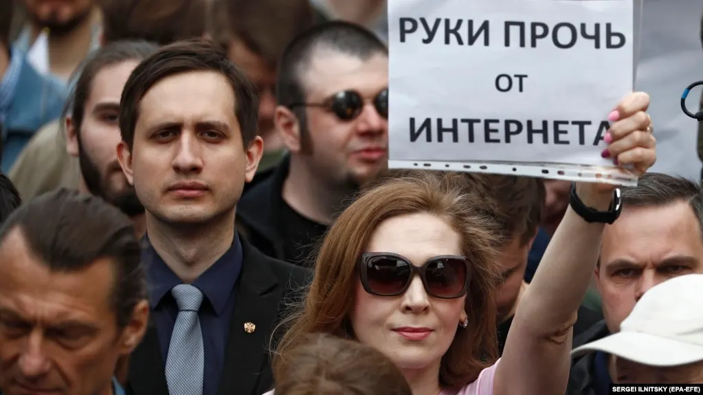 Власти вводят новые ограничения на VPN и сервисы обхода блокировок; наблюдается блокировка десятков IP-адресов и рост ограничений на обход доступа.