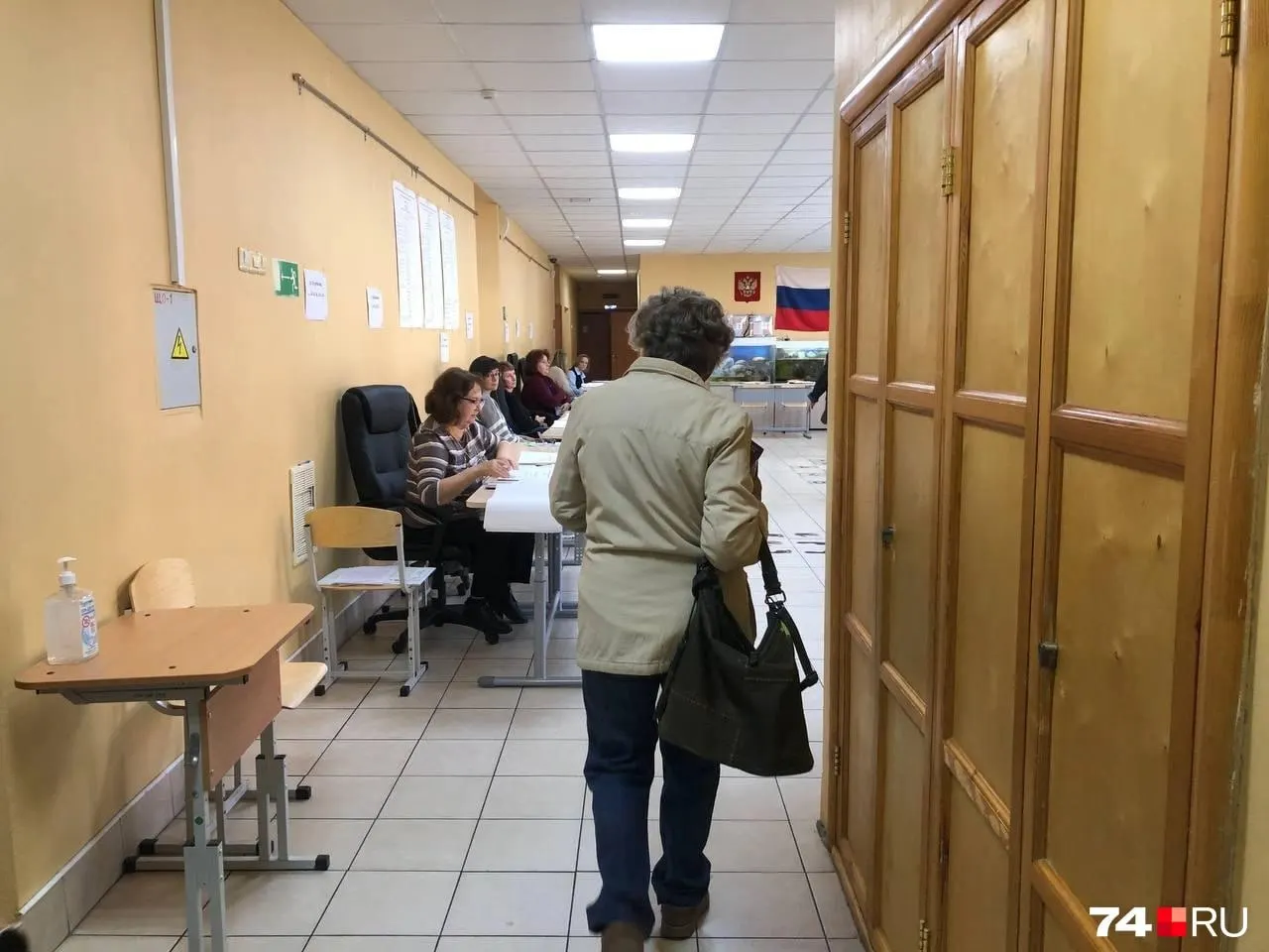 Участки начнут работу в регионе и будут работать три дня до 20 сентября; часть жителей выбирает дистанционное голосование, зарегистрировавшись на госуслугах; можно проголосовать дома по состоянию здоровья.