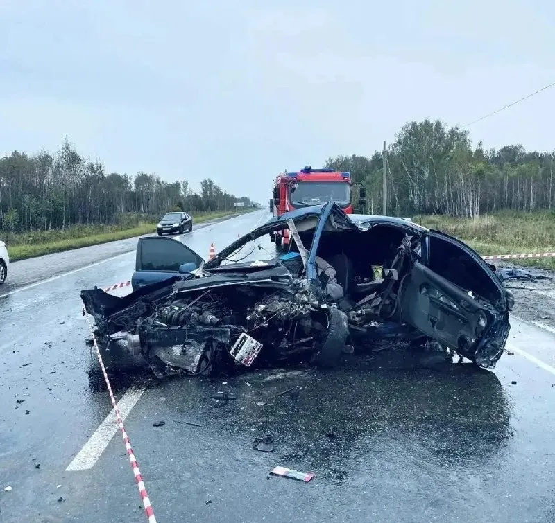 На Новоградском тракте под Челябинском произошло смертельное ДТП: Ford Focus столкнулся с попутной Mazda3 и выехал на встречную полосу, погиб молодой водитель.