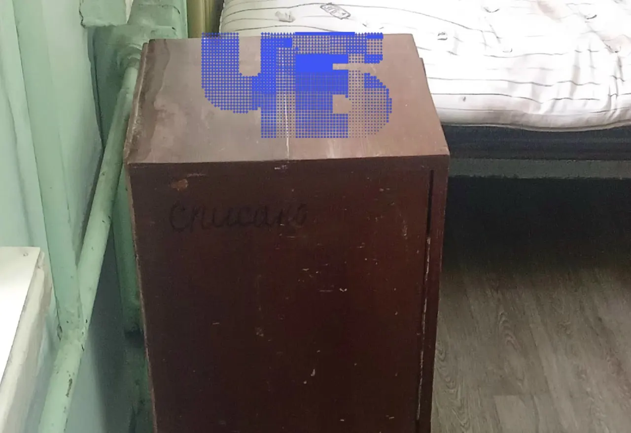 После месяца пребывания в стационаре мужчина вышел на инвалидной коляске и почти перестал говорить; близкие жалуются на отказ перевести пациента в Челябинск и плохие условия лечения.