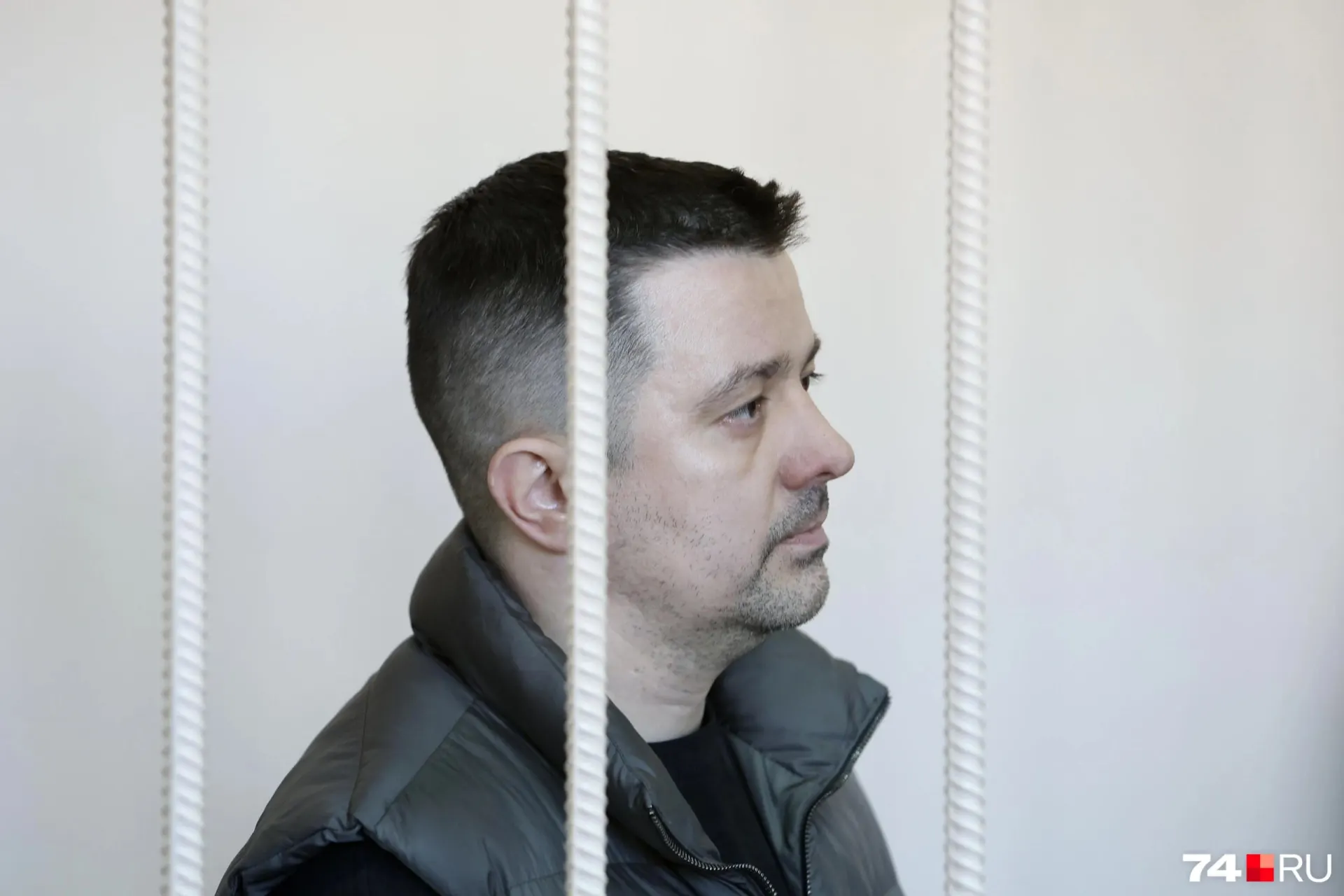 Бывшего руководителя фонда капремонта Челябинской области обвиняют в взятках и злоупотреблении полномочиями; имущество запрашивается к изъятию судом.