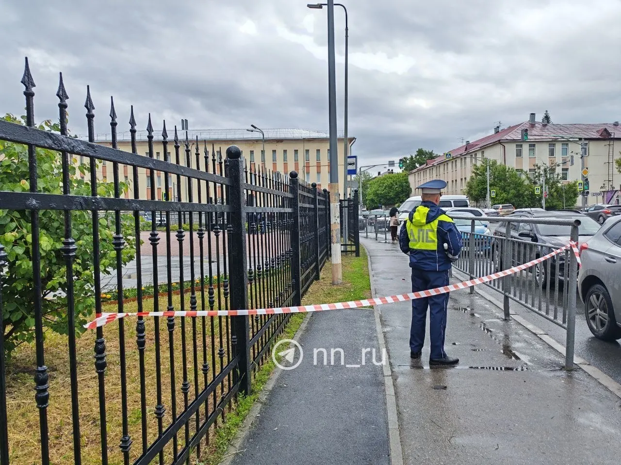 Над регионами страны были перехвачены десятки дронов; в Нижнем Новгороде здание областного суда получило повреждения, пострадавших пока нет.