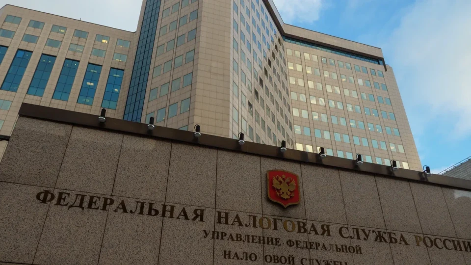 Налоговики активнее пресекают практику закрытия и повторного открытия ИП ради ухода от НДС. Бизнесу грозят доначисления, пени и штрафы на фоне роста дефицита федерального бюджета.