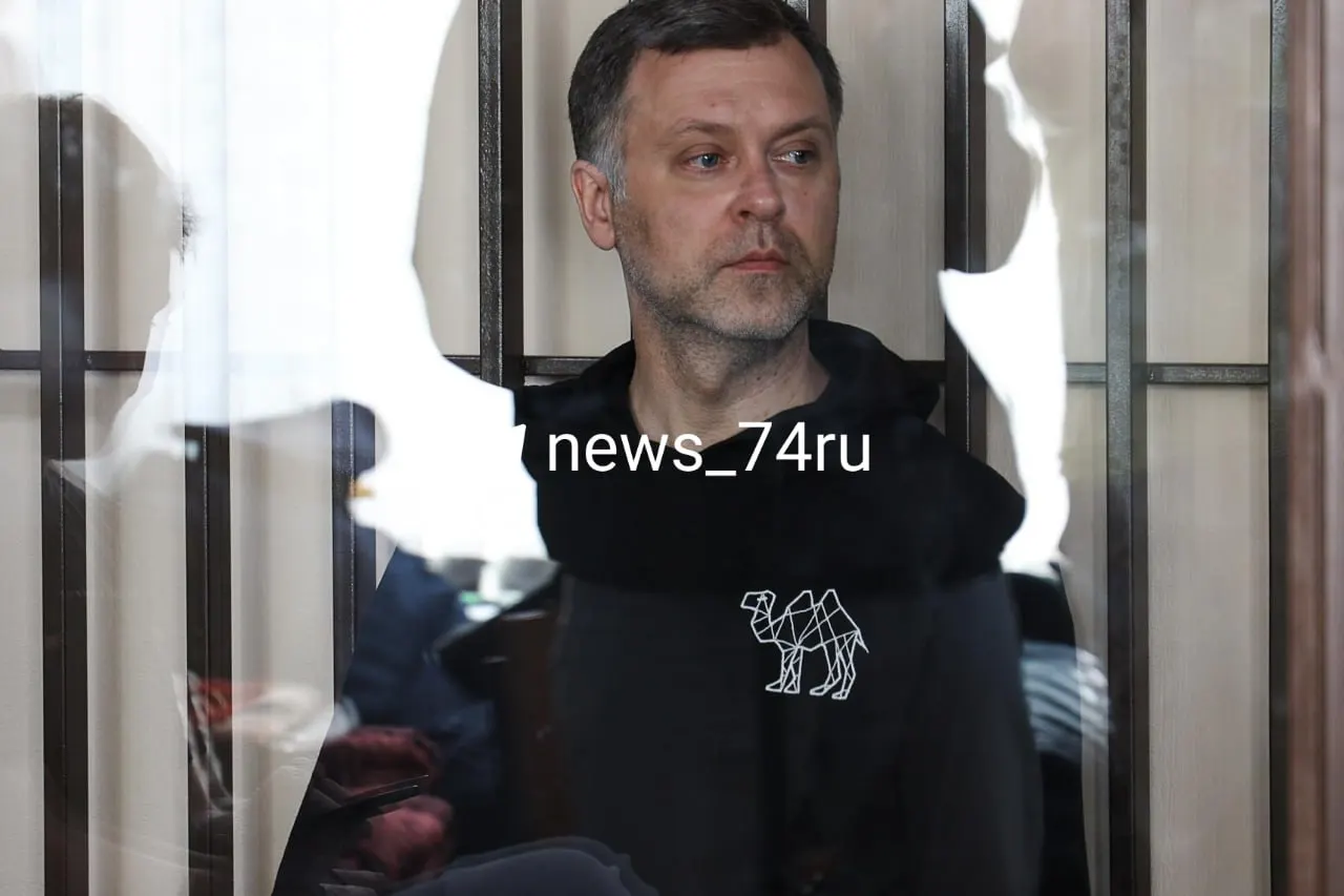 Суд продлил содержание под стражей бывшего вице-мэра по городскому хозяйству. Защита настаивает, что обвинения надуманы, ущерба нет, а арест ухудшает здоровье обвиняемого.