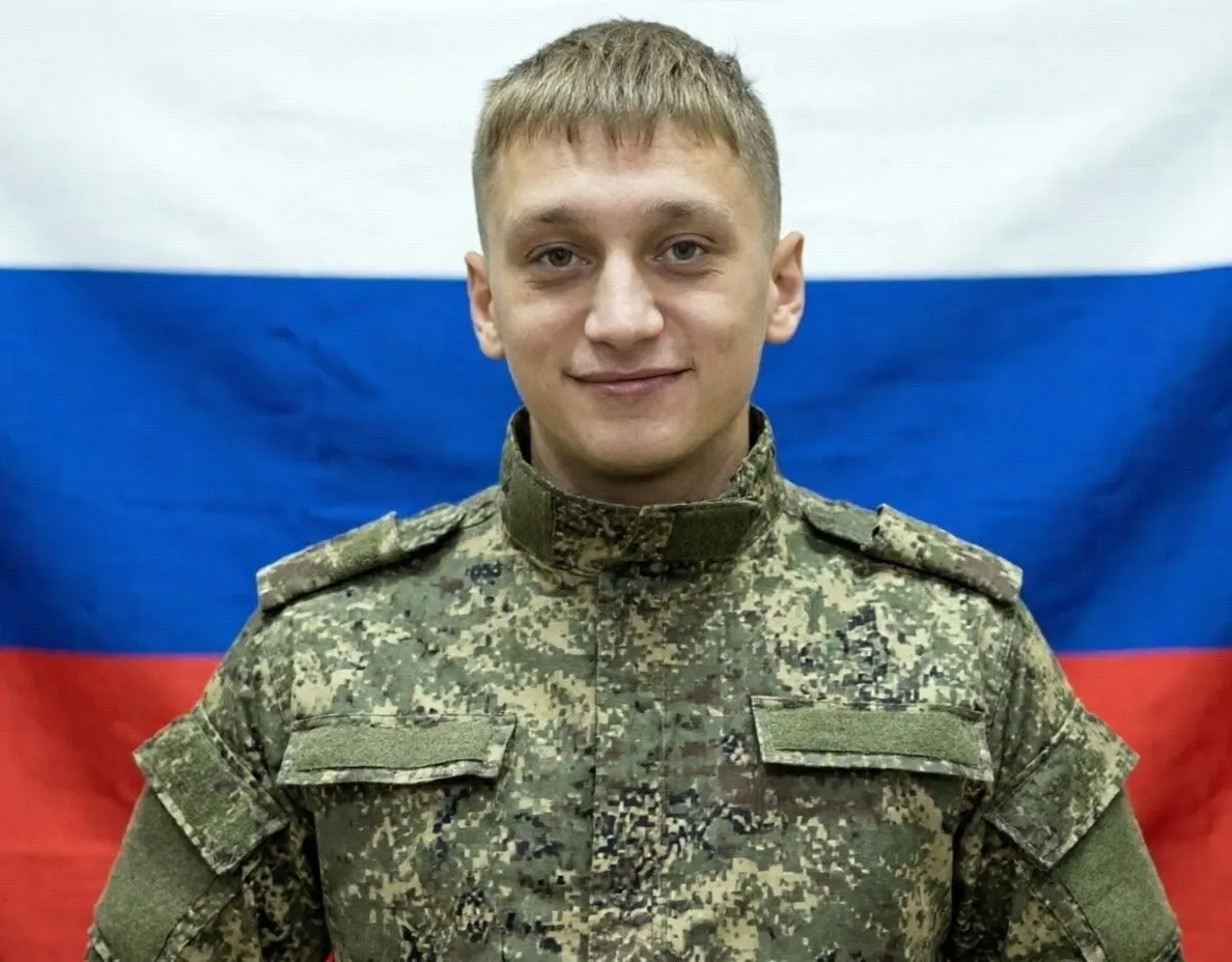 23-летний студент из Бурятии заключил контракт в январе, прошёл обучение оператором БПЛА и погиб под Луганском через три месяца службы — это первый подтверждённый случай гибели студента, ушедшего по новой кампании вербовки.