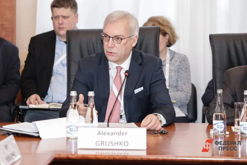 Замминистра иностранных дел Александр Грушко заявил, что любые попытки НАТО блокировать Калининградскую область или применить силу против российского эксклава приведут к серьёзным последствиям; он также назвал риск захвата региона нулевым.