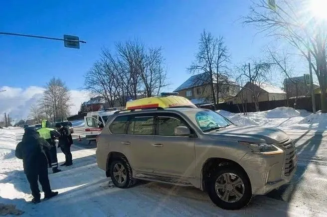 Суд признал виновным 41‑летнего водителя, который в феврале на пешеходном переходе сбил и протащил 13‑летнего мальчика. Ему назначили 1,5 года ограничения свободы, лишили прав и обязали выплатить семье 500 тыс. рублей.