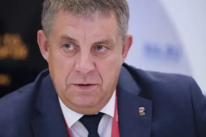 После отставки Богомаз рассматривается как кандидат на вакантный мандат депутата Госдумы. В материале — возможные кадровые перестановки в приграничных регионах и связанные с ними уголовные дела.