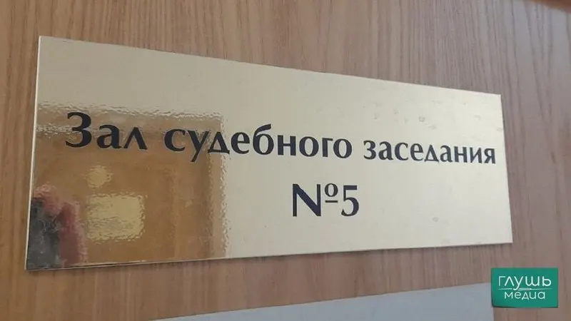 Верховный суд РФ предложил ослабить требования к квалификации секретарей судов — допускать к этой работе студентов юридических факультетов и снять обязательное требование о высшем юридическом образовании.