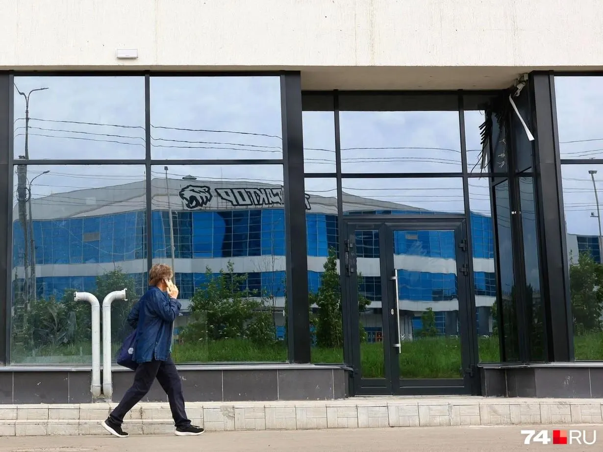 Гастробар на Северо-Западе Челябинска приостановил работу через месяц после открытия — шесть человек не получили обещанные выплаты. Сотрудникам советуют подавать претензию и обращаться в трудовую инспекцию и суд.