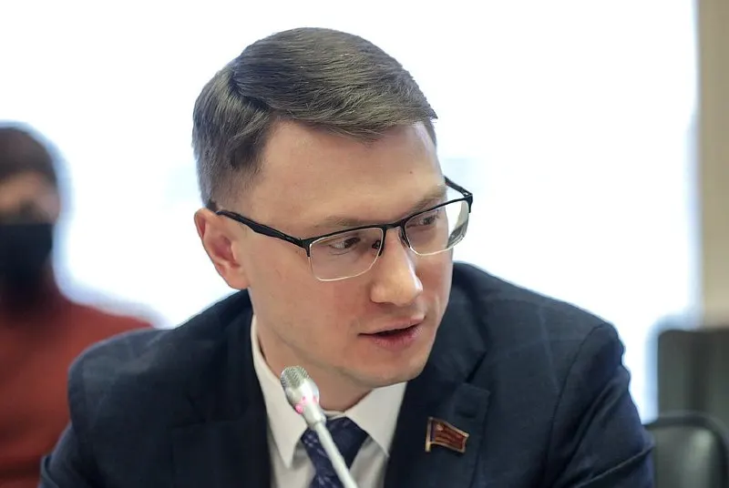 Татьяна Москалькова уходит с поста уполномоченного по правам человека в РФ. Сегодня парламент выберет нового — среди трёх кандидатов: Прокофьев, Сухарев и Лантратова.