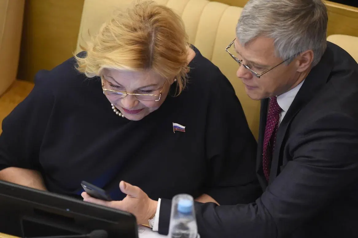 Валерий Гартунг вместе с Еленой Драпеко оказался среди двух депутатов, проголосовавших против обращения Госдумы по удару по Старобельску; спикер назвал инцидент «техническим сбоем» и потребовал проверить протоколы.