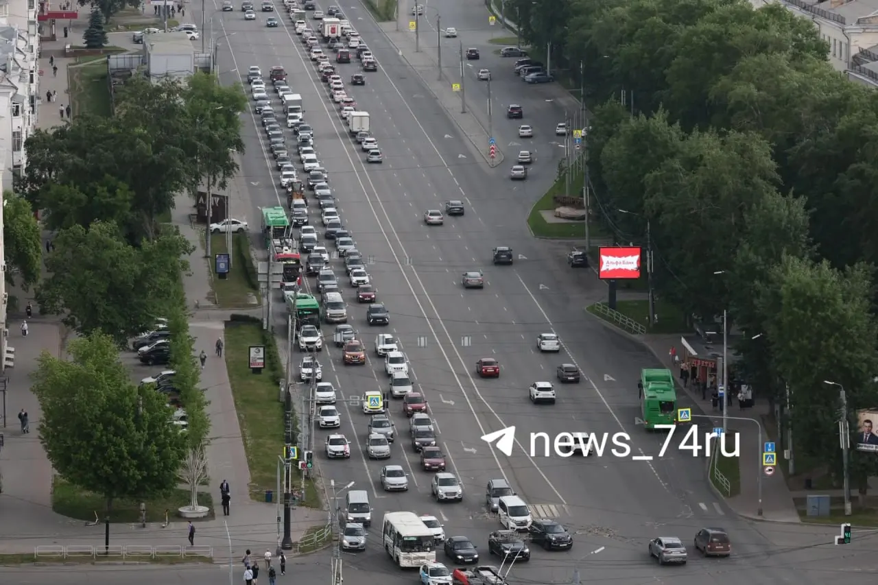 Небольшая морось привела к заторам: на проспекте Ленина в сторону центра, на Меридиане в сторону Ленинского и на Ловина возле «Горок». Загруженность города по шкале пробок — 7 баллов.
