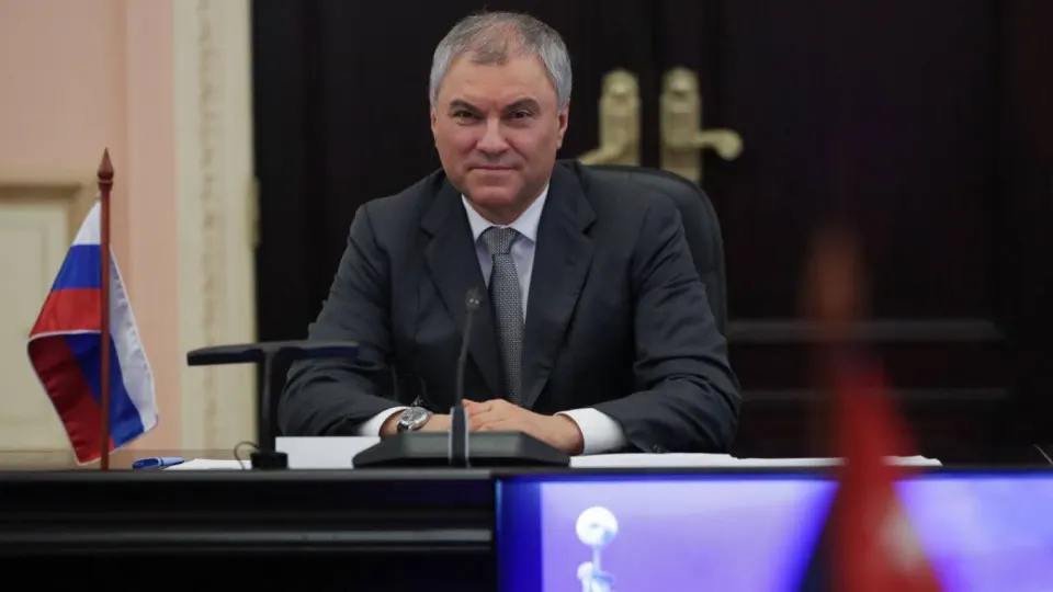 Председатель Госдумы заявил, что использование западного оружия и спутниковых технологий против гражданских объектов может привести к ответным ударам с применением оружия без следов. Поводом стала атака на оккупированный Старобельск и последовавшие удары по Киеву.