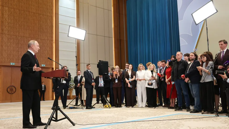 На пресс‑конференции по итогам саммита ЕАЭС президент РФ предупредил Ереван о риске «украинского сценария» при попытке евроинтеграции и заявил, что Россия ответит «жестко» на любое нападение на Калининградскую область.