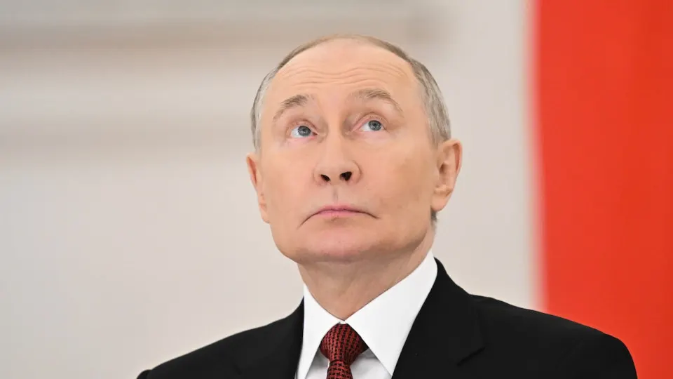 Закон требует от полиции «профилактической работы» с теми, кто уклоняется от мобилизации; в нормативы также включили борьбу с искажением исторической правды и дополнили подробности о мобилизационном резерве и годичном призыве.