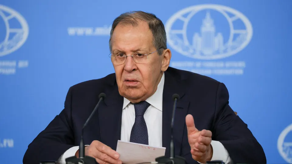 Глава МИД Сергей Лавров заявил, что европейские страны предложили Москве немедленное прекращение огня и компенсации Украине. По его мнению, такие требования представляют собой ультиматум и отражают стремление Европы к расширению влияния, что несёт риски для глобальной безопасности.