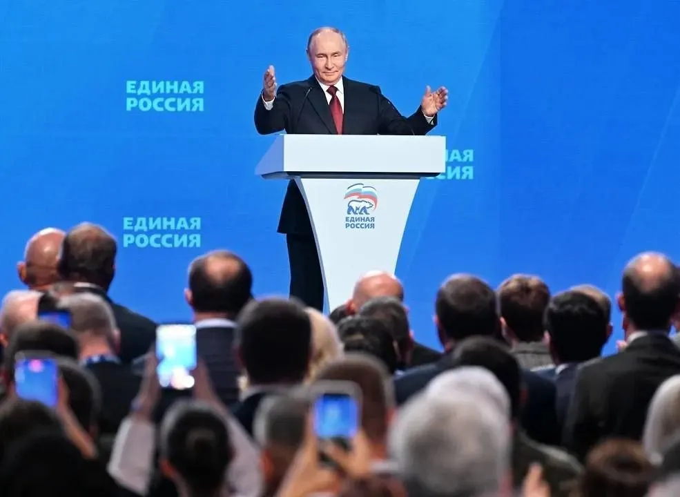 На съезде партии назвали пять лидирующих кандидатов федерального списка, представили региональные списки и агитационные плакаты. В выступлении президента звучали темы «традиционных ценностей», фронта и участниках СВО.