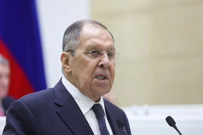 Глава МИД России заявил, что нормы ЕАЭС и ЕС несовместимы, и решение Еревана о членстве нужно принимать оперативно, поскольку от этого зависят тарифы и фитосанитарные правила.