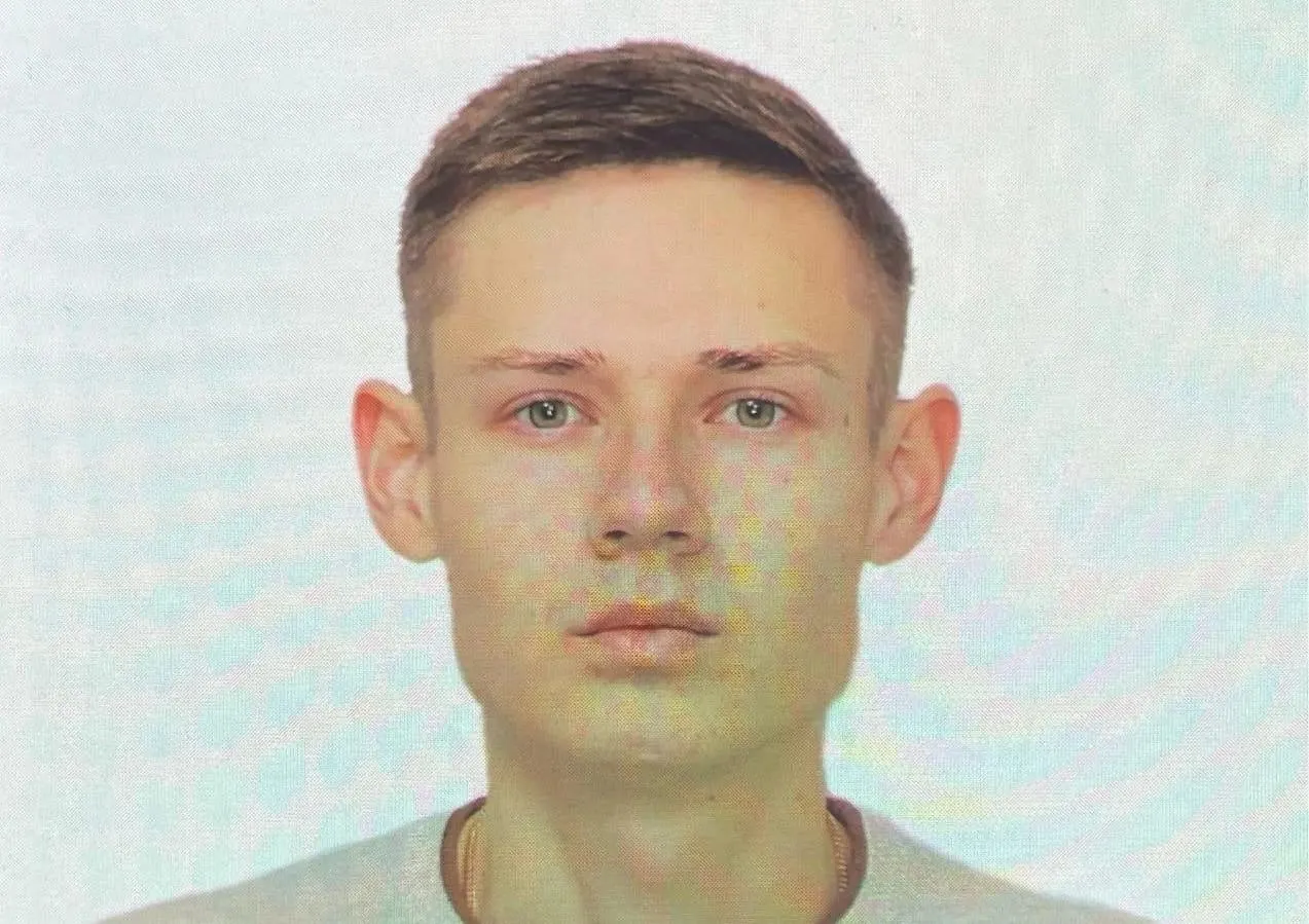Родственники обнаружили полицейского, который 15 июня съехал с дороги в районе Кропачёво и заблудился в труднопроходимом лесу; мужчину нашли после самостоятельных поисков.