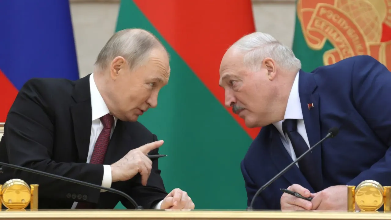 26 июня в резиденции на Валдае прошли закрытые переговоры Владимира Путина и Александра Лукашенко. Встреча прошла без заявлений для прессы и, по всей видимости, была связана с обострением ситуации у белорусско-украинской границы.