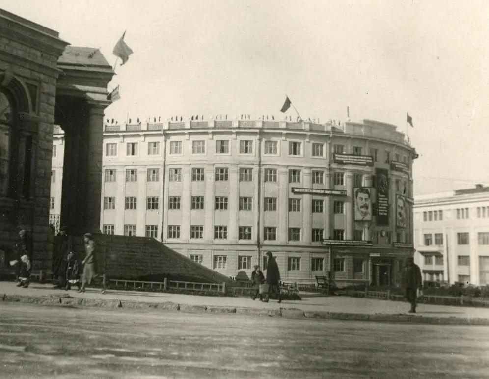 По архивным документам, в 1931 году местные власти и рабочие направили инициативу о переименовании Челябинска в «Коба». Вопрос согласовали на нескольких уровнях, но решение отложили — вероятно, по решению сверху.