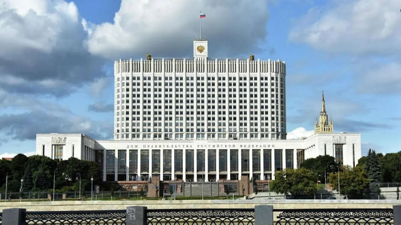 В Госдуму внесён законопроект о частичной или полной компенсации утильсбора семьям с тремя и более детьми, однако в правительстве сочли инициативу неподготовленной и рискованной для бюджета.