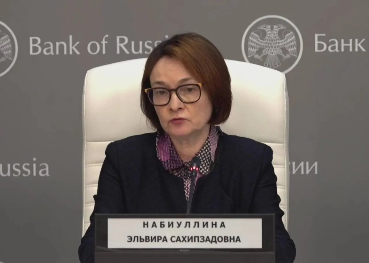 Глава Центробанка вернулась на пресс‑конференцию после отсутствия в начале июня. Она сообщила, что перенесла простуду и на время потеряла голос.