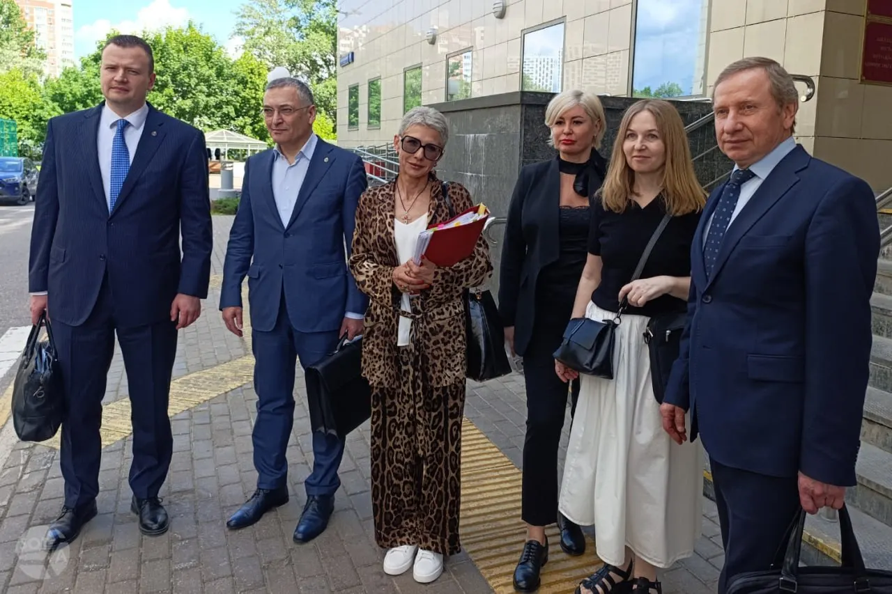 Апелляция оставила в силе решение Хамовнического суда о лишении статуса Алексея Басистова, Дмитрия Проводина и Юлия Тая по иску Минюста. Их представители заявляют, что такой вопрос должен решаться органами адвокатского сообщества.