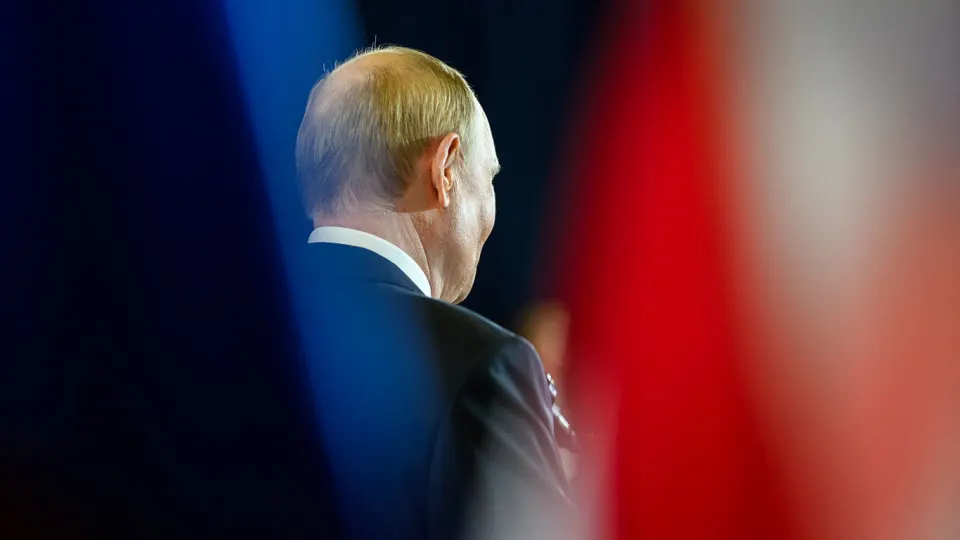 Публикация «открытого» рейтинга доверия президента приостановлена: последний опубликованный показатель упал до минимума с начала войны, в то время как показатель прямого опроса остается значительно выше. Это усиливает тревоги о растущей усталости общества и экономических проблемах.