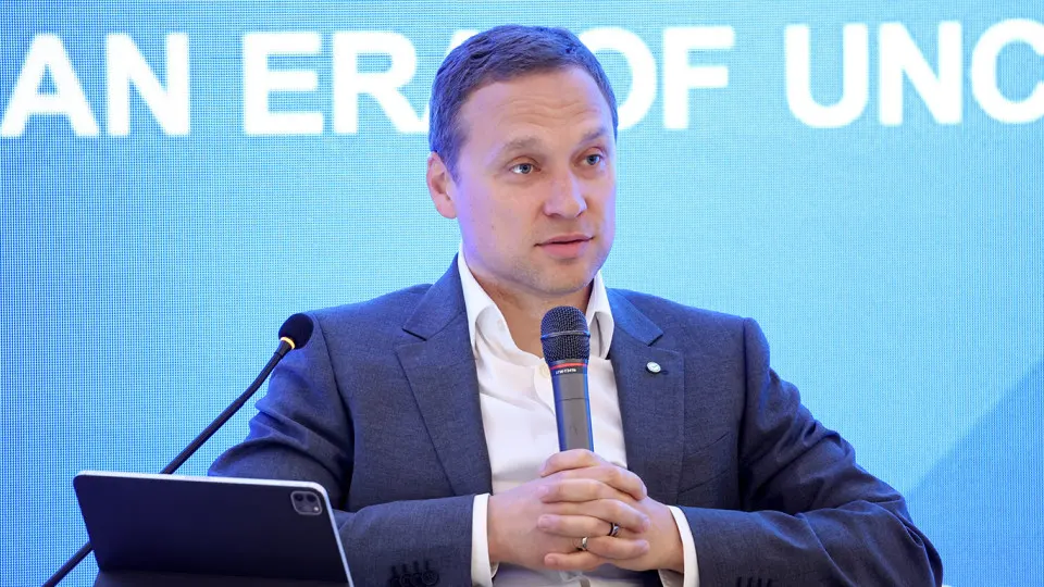 Зампред правления Сбербанка предупредил, что рост наличности в обращении и её невозвращение в банковскую систему связаны с повышением налоговой нагрузки и ужесточением контроля за платежами. Это особенно заметно в малом и среднем бизнесе; при дальнейших налоговых инициативах отток наличности может усилиться.